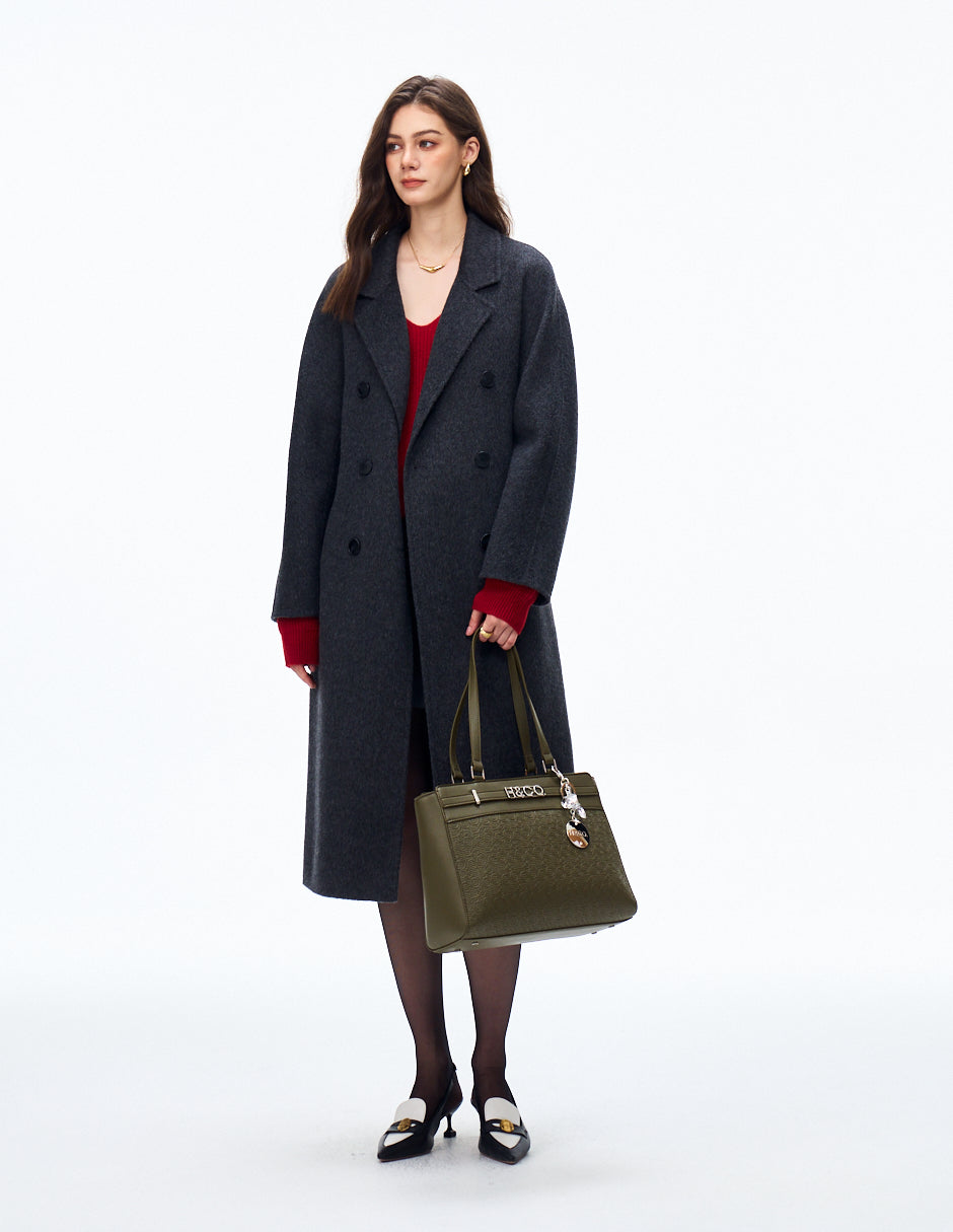 Tote Lia Grabado Oliva con modelo
