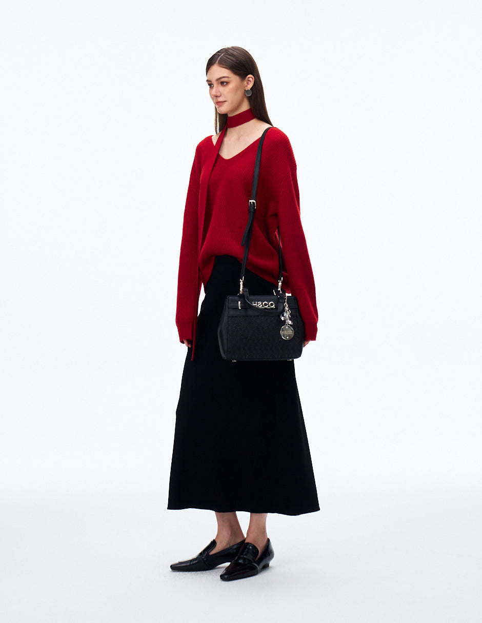 Tote Lia Grabado negro en modelo