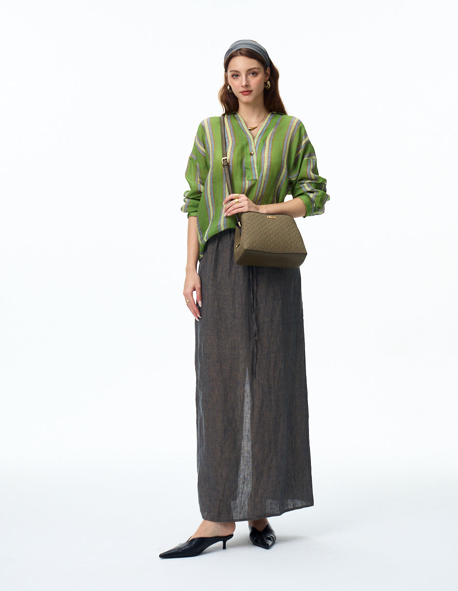 Crossbody Tayah Oliva con modelo