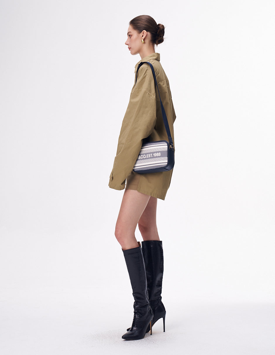 Crossbody Liya Textil marino H&Co. detalle textura