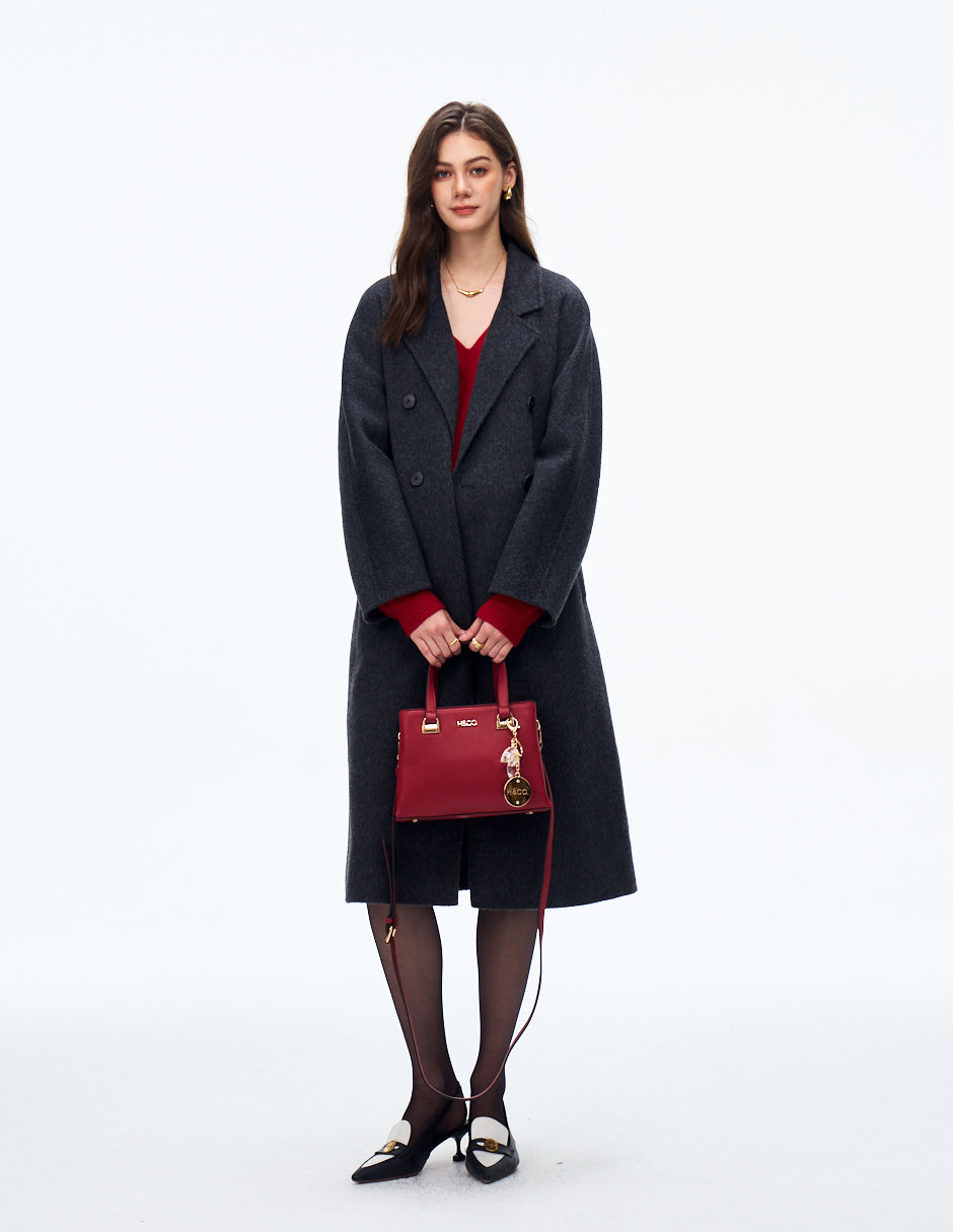 Satchel Lucia Rojo con modelo