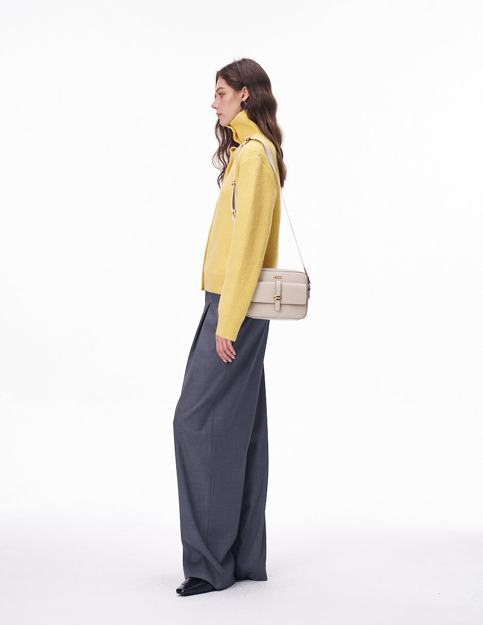 Crossbody Dimitra beige H&Co. detalle