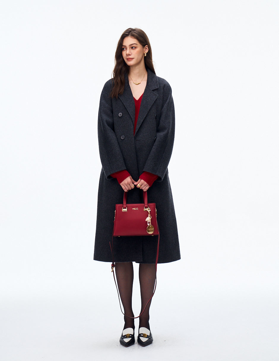 Satchel Lucia Rojo con modelo