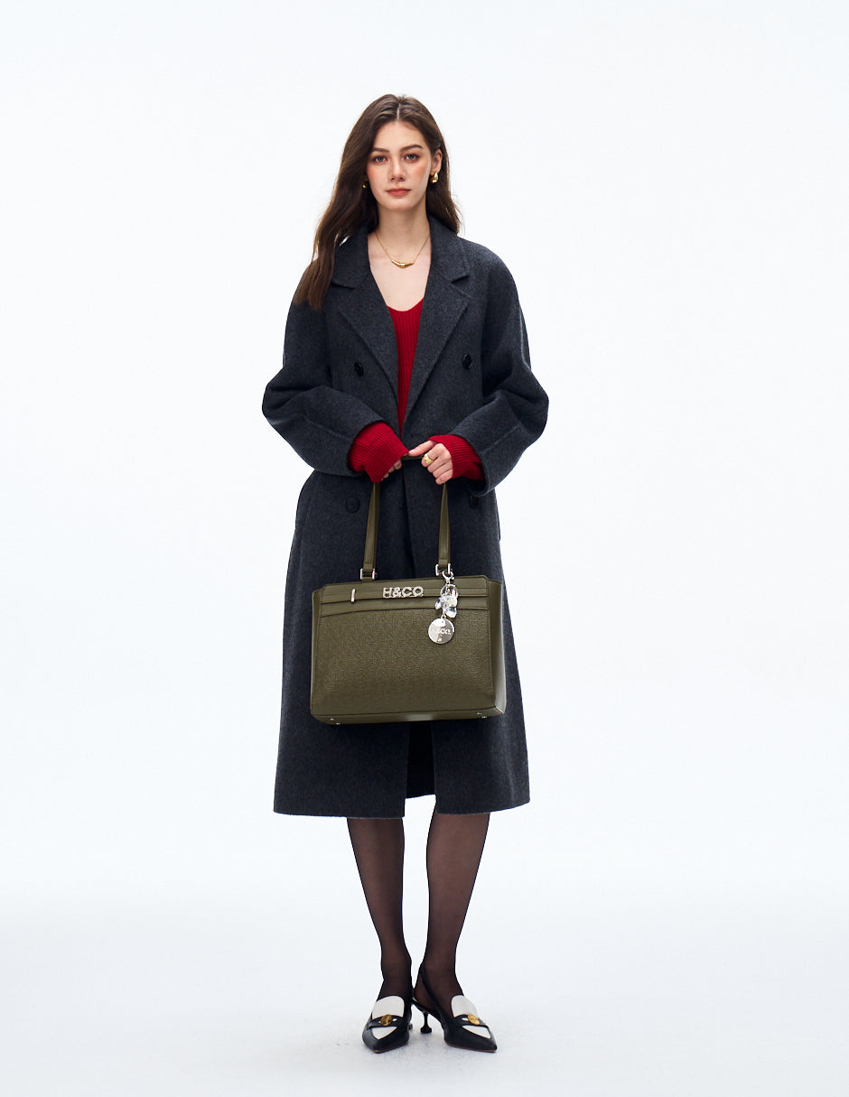Tote Lia Grabado Oliva con modelo
