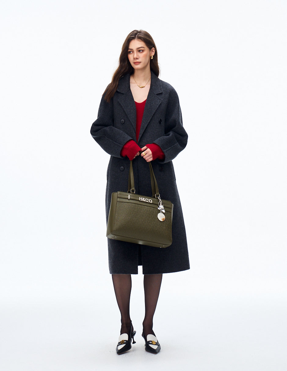 Tote Lia Grabado Oliva con modelo