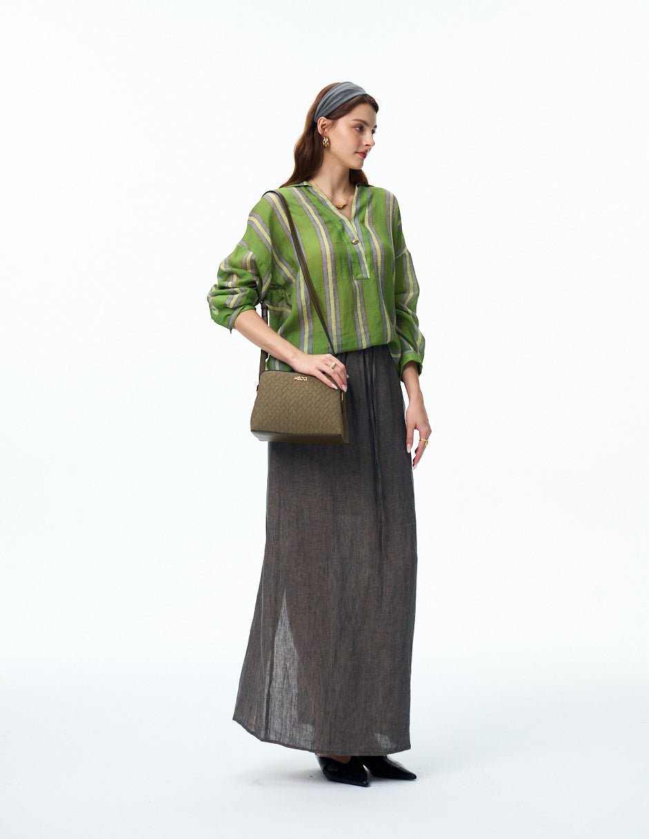 Crossbody Tayah Oliva con modelo