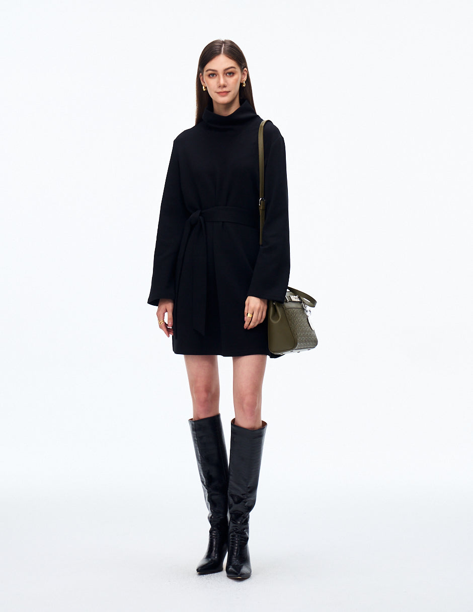 Tote Lia Grabado oliva en modelo